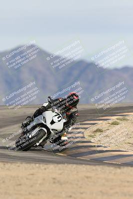 media/Nov-16-2025-Race Pace (Sun) [[8c5fa54630]]/Non Verified Riders (1st 20 Minutes)/6-Turn 12 (2pm)/